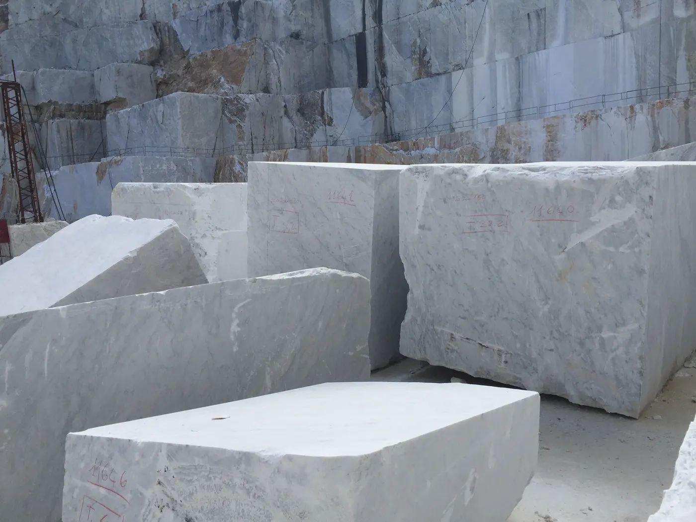 Bianco Gioia mármol, vista de cantera – Marmi di Carrara – gris, gris claro (20)