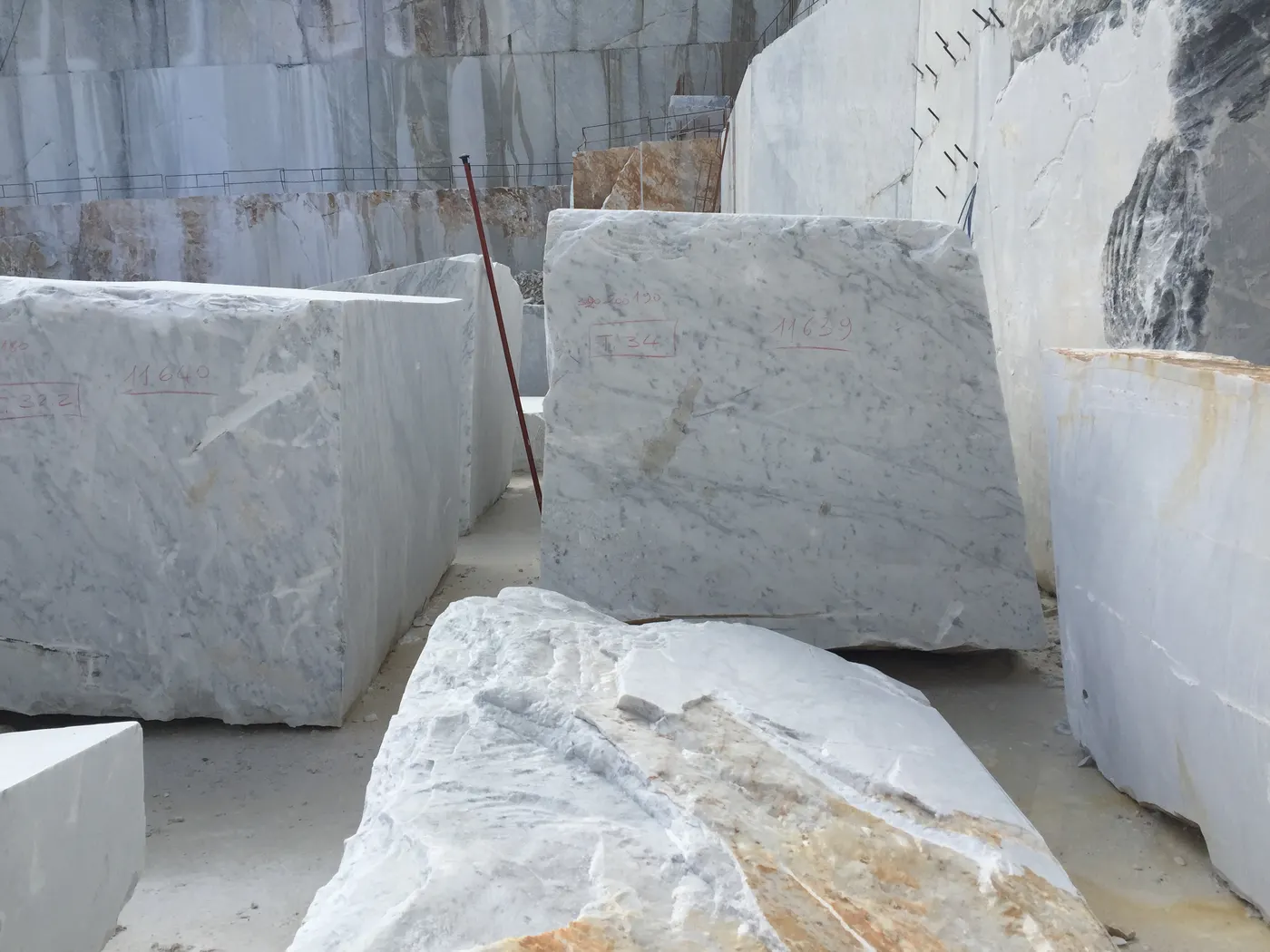 Bianco Gioia marble quarry view – Marmi di Carrara – light grey, grey (22)