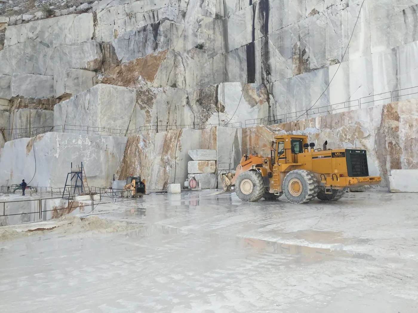 Bianco Gioia marble quarry view – Marmi di Carrara – light grey, grey (25)
