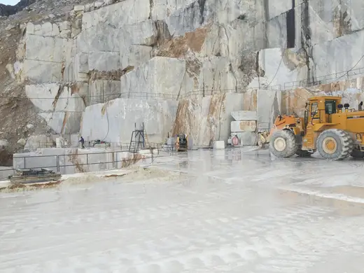 Bianco Gioia marble quarry view – Marmi di Carrara – light grey, ivory (26)