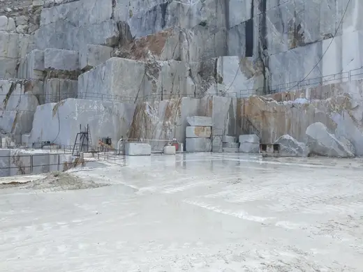 Bianco Gioia marble quarry view – Marmi di Carrara – ivory, grey (3)