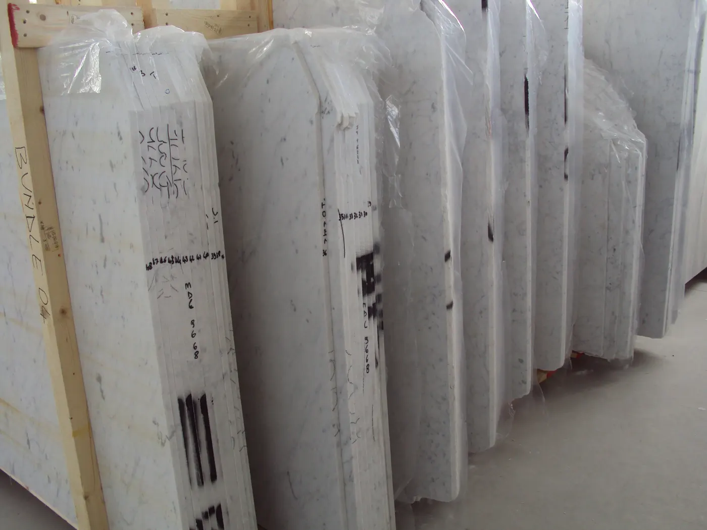 Bianco Gioia marmo, superficie di lastra – Marmi di Carrara – grigio, antracite (40)