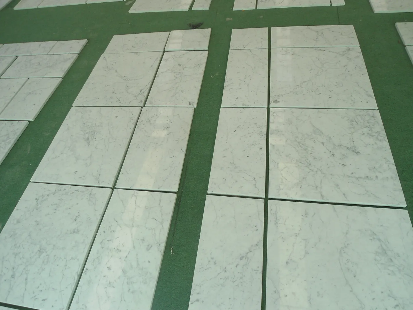 Bianco Gioia marbre, carreaux – Marmi di Carrara – gris clair, vert (57)