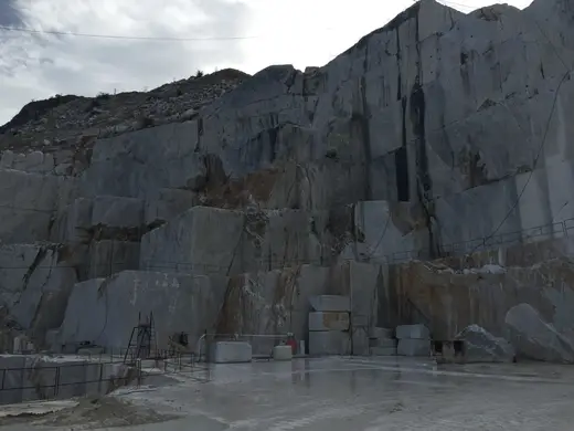 Bianco Gioia marble quarry view – Marmi di Carrara – charcoal, black (6)