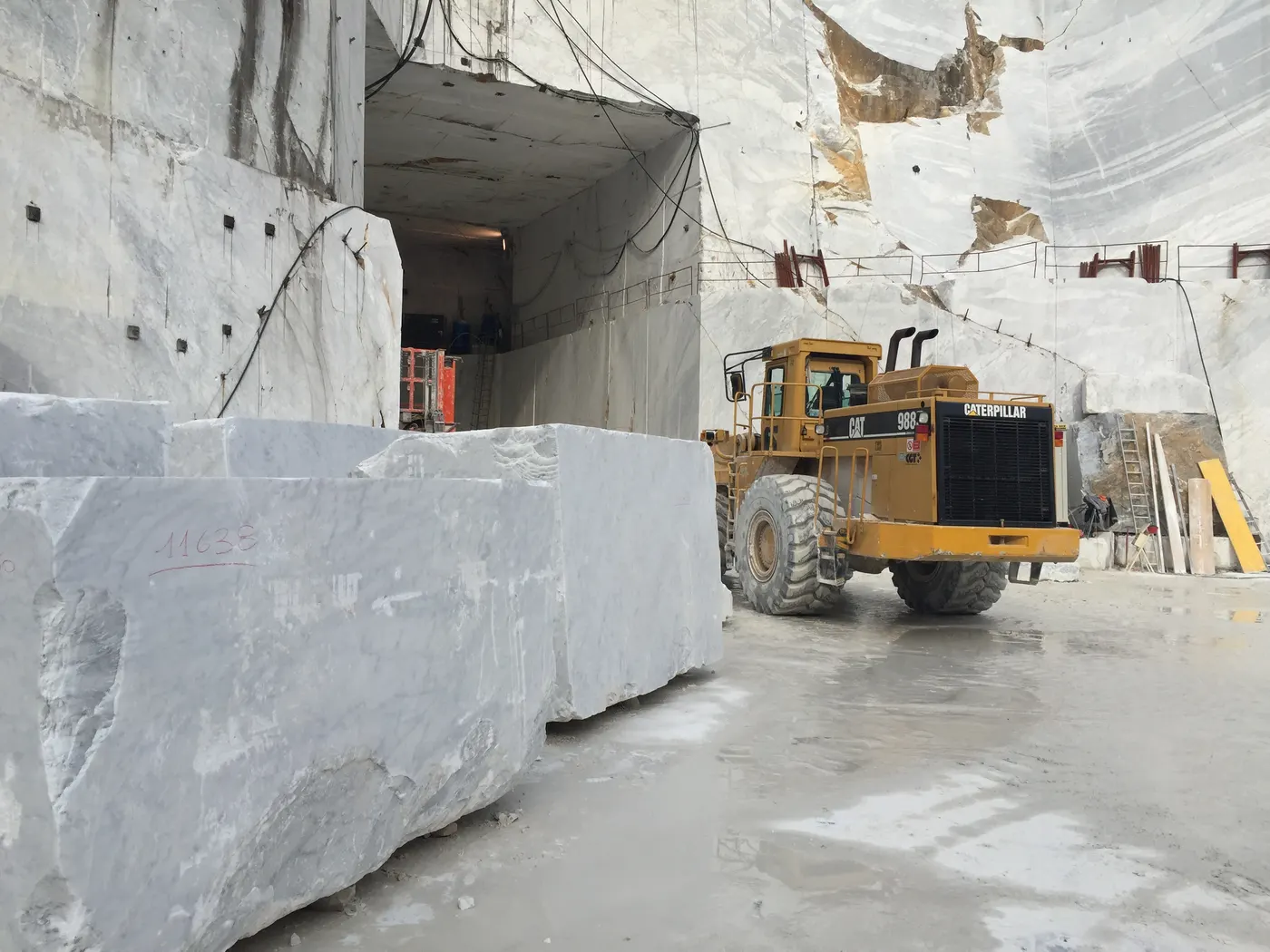 Bianco Gioia marble quarry view – Marmi di Carrara – light grey, green (7)