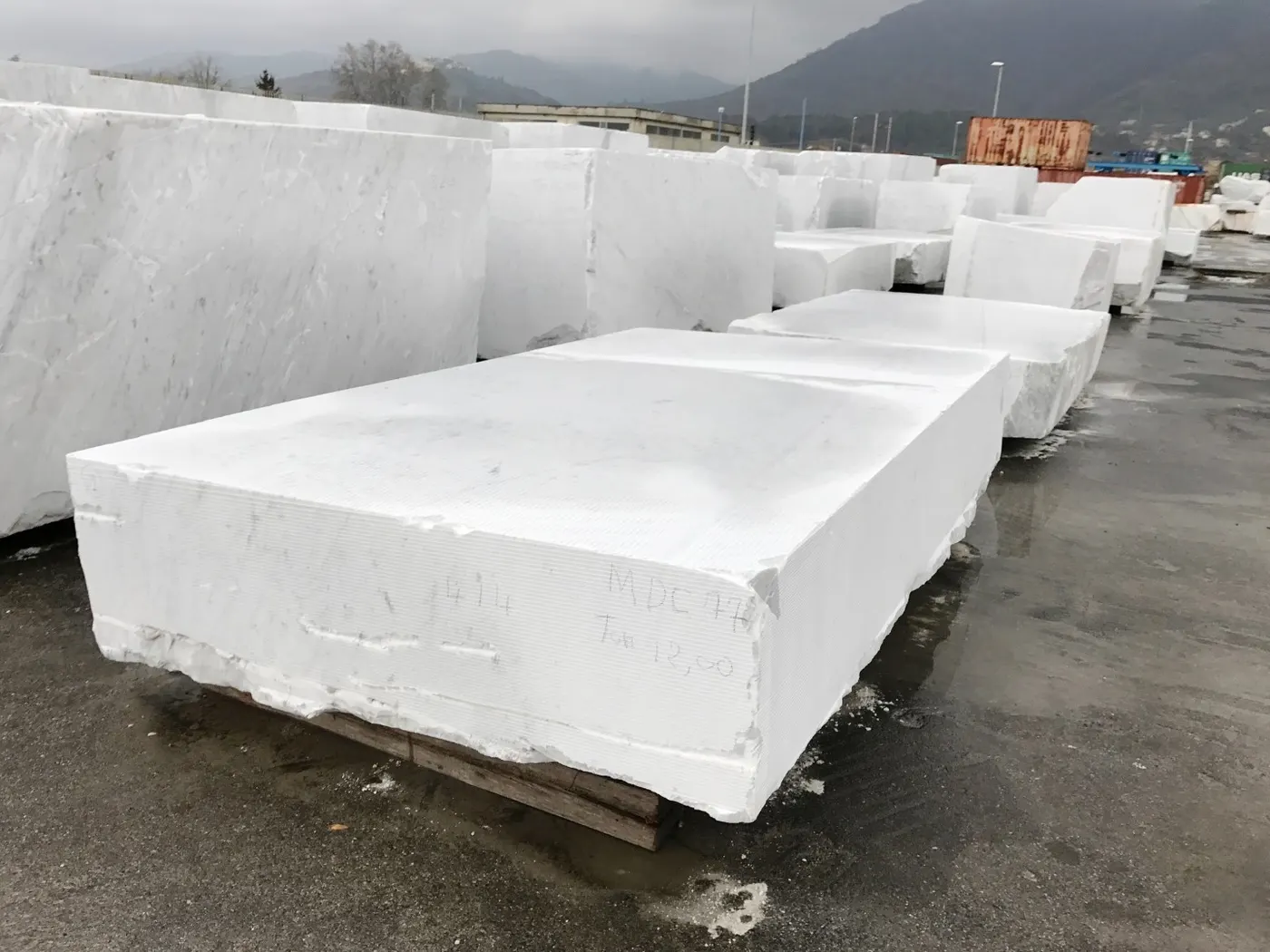 Bianco Gioia marble slab surface – Marmi di Carrara – charcoal, light grey (74)