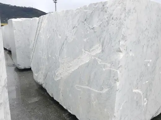 Bianco Gioia marble slab surface – Marmi di Carrara – light grey, ivory (78)