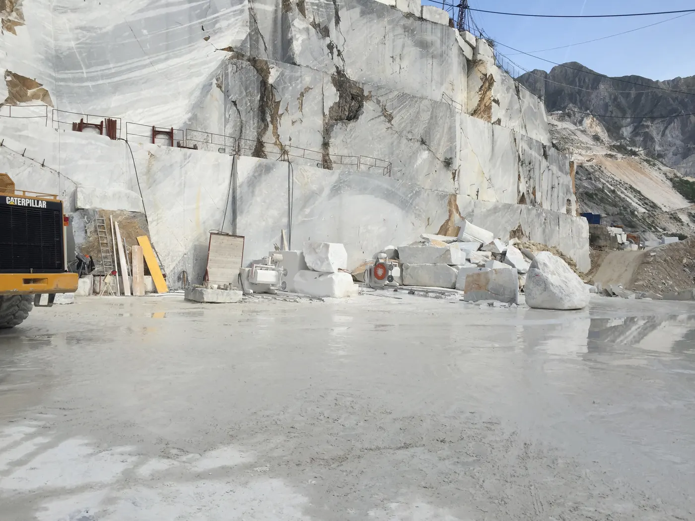 Bianco Gioia mármol, vista de cantera – Marmi di Carrara – gris claro, gris (8)