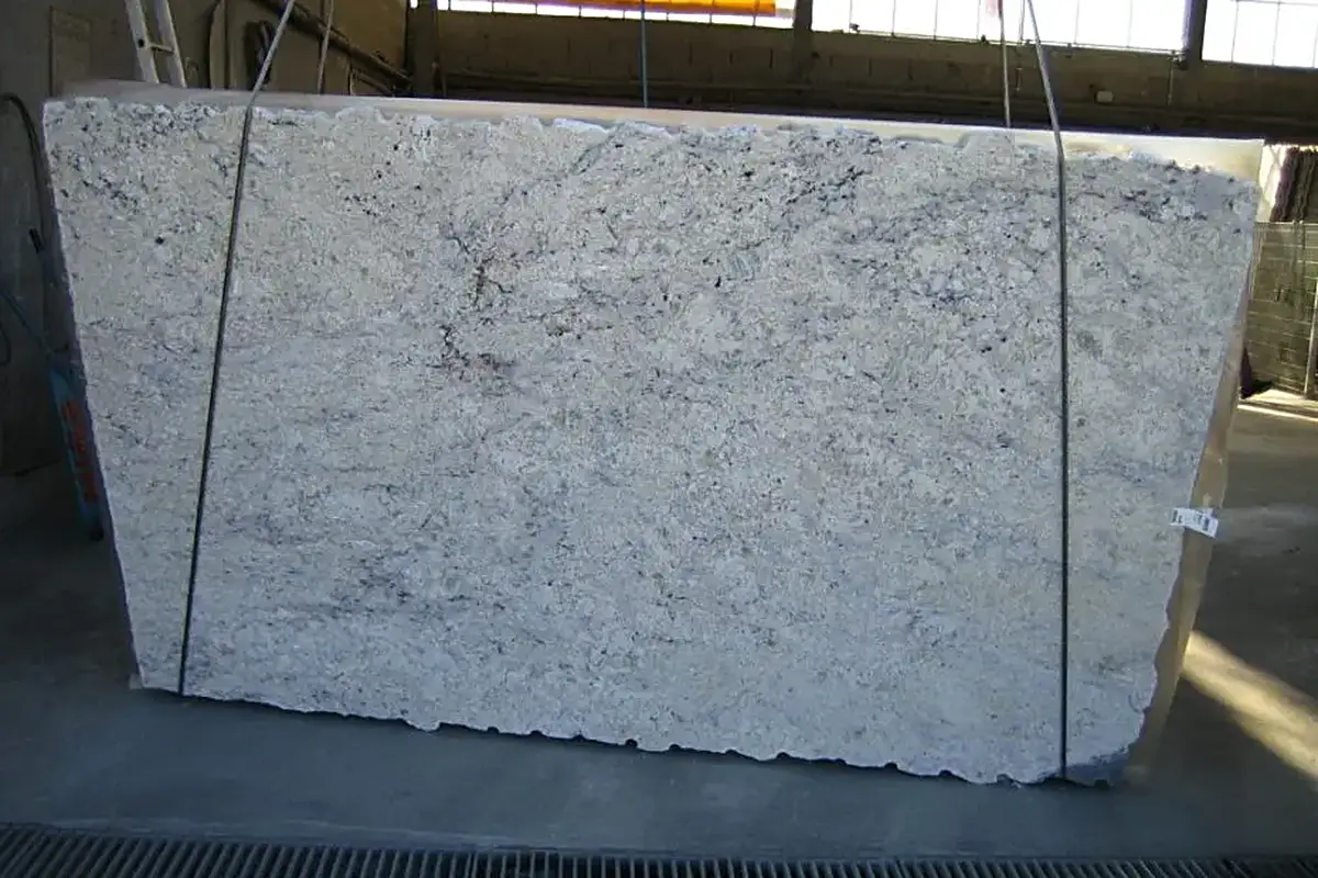 Bianco Romano Marmor, Plattenoberfläche – Marmi di Carrara – grau, schwarz (5)