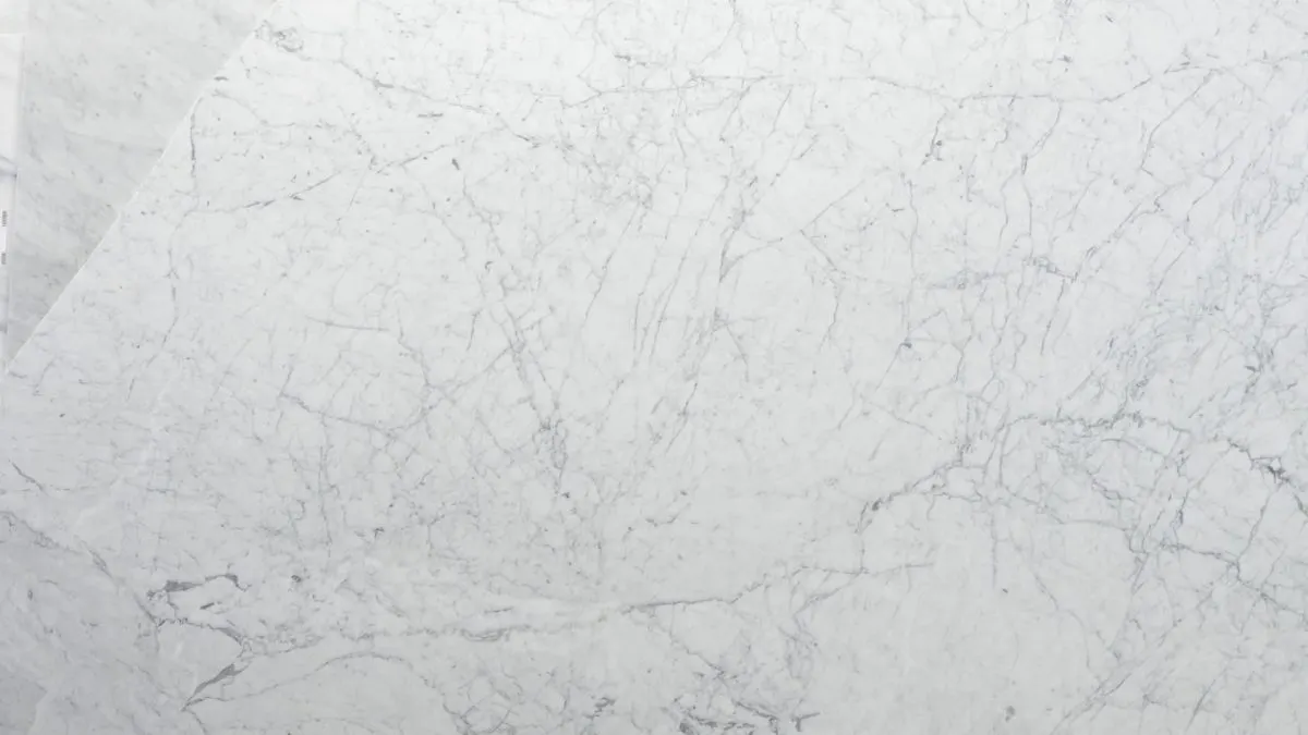 Bianco Venetino marble slab surface – Marmi di Carrara – ivory, white (1)