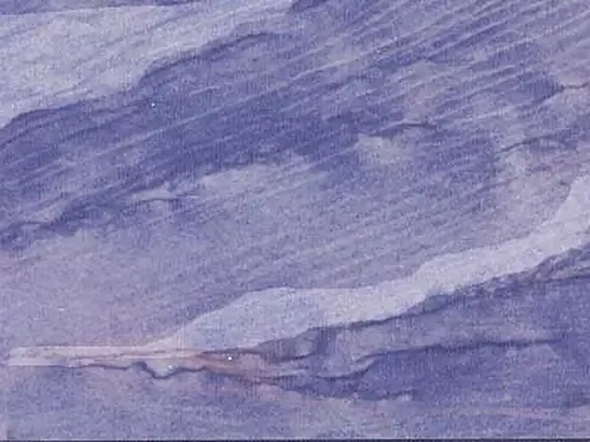 Boquira cuarcita, muestra pulida – Marmi di Carrara – gris, violeta (1)