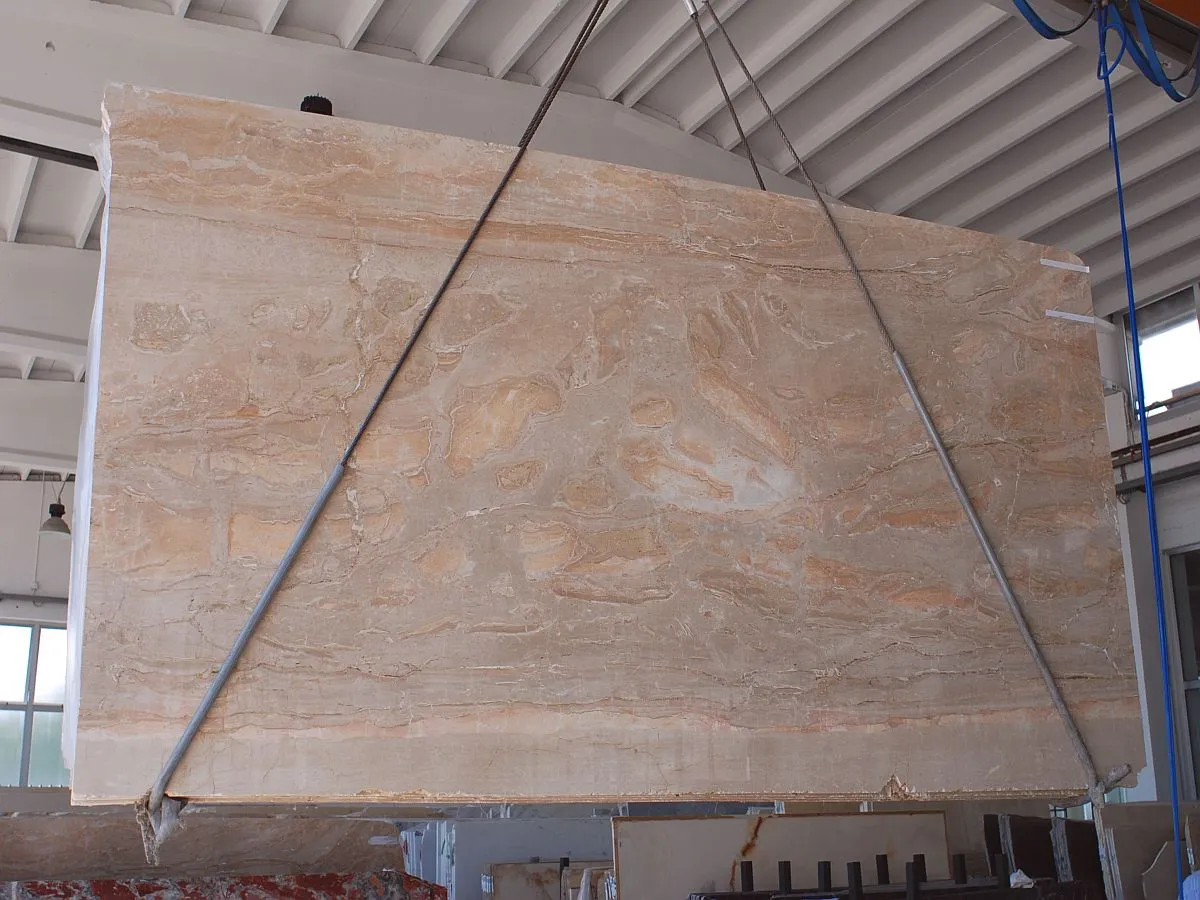 Breccia Oniciata calcare, campione lucido – Marmi di Carrara – grigio, antracite (1)
