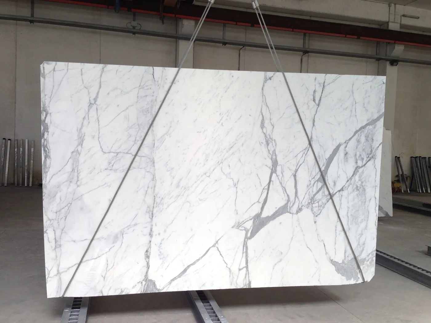 Calacatta marble slab surface – Marmi di Carrara – white, ivory (12)