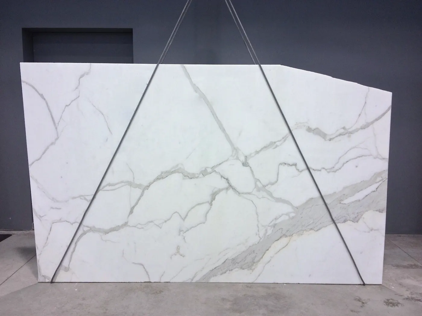 Calacatta marbre, surface de dalle – Marmi di Carrara – ivoire, anthracite (13)