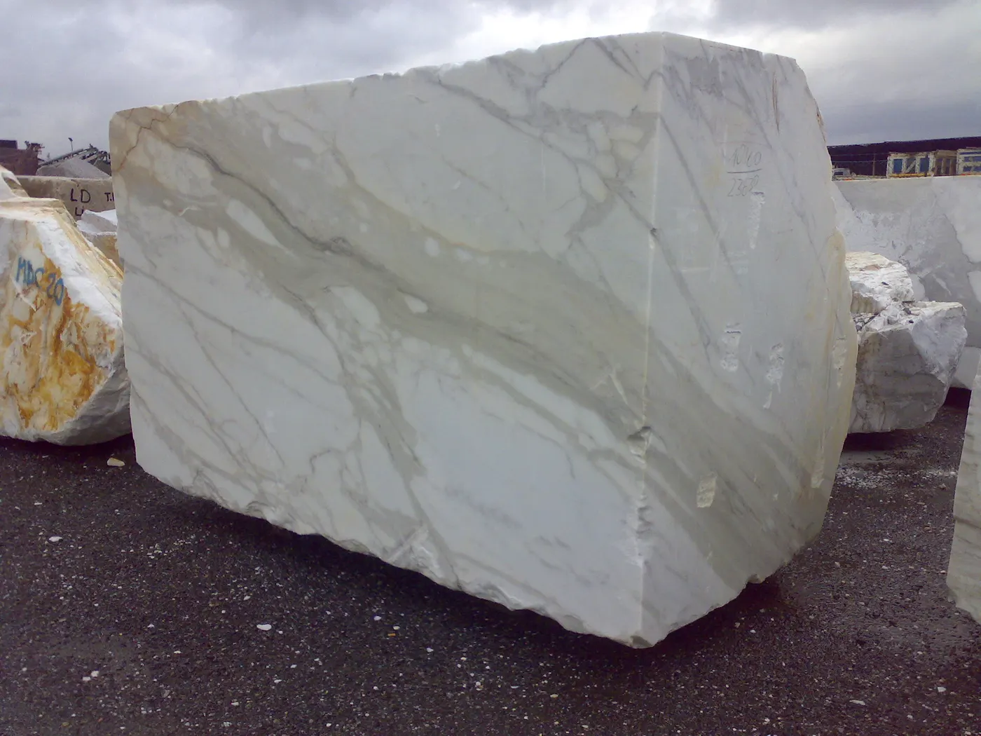 Calacatta marbre, bloc de carrière – Marmi di Carrara – gris, anthracite (17)