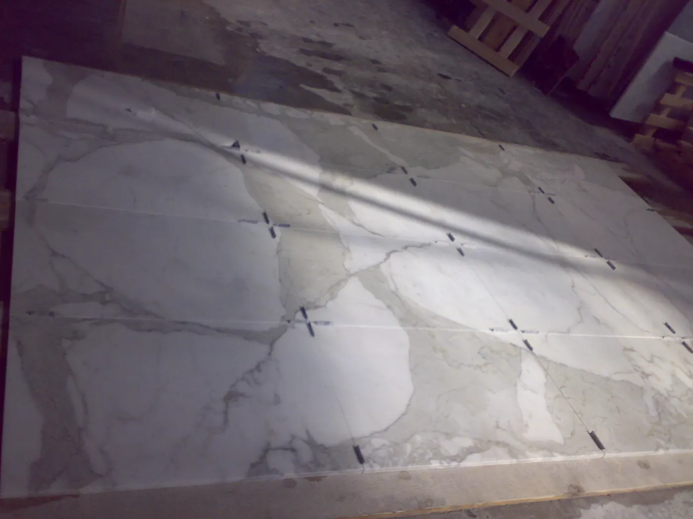 Calacatta Marmor, Fliesen – Marmi di Carrara – anthrazit, hellgrau (19)