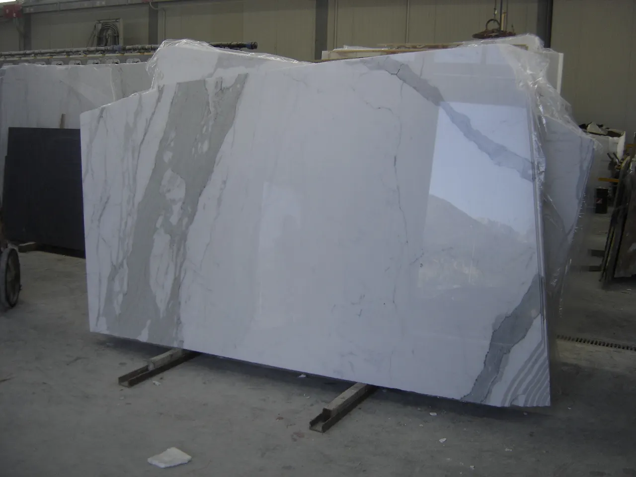Calacatta marble slab surface – Marmi di Carrara – grey, charcoal (40)