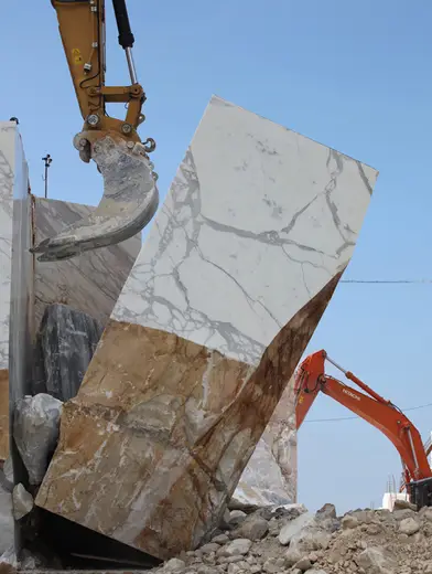 Calacatta marble quarry view – Marmi di Carrara – light grey, charcoal (54)