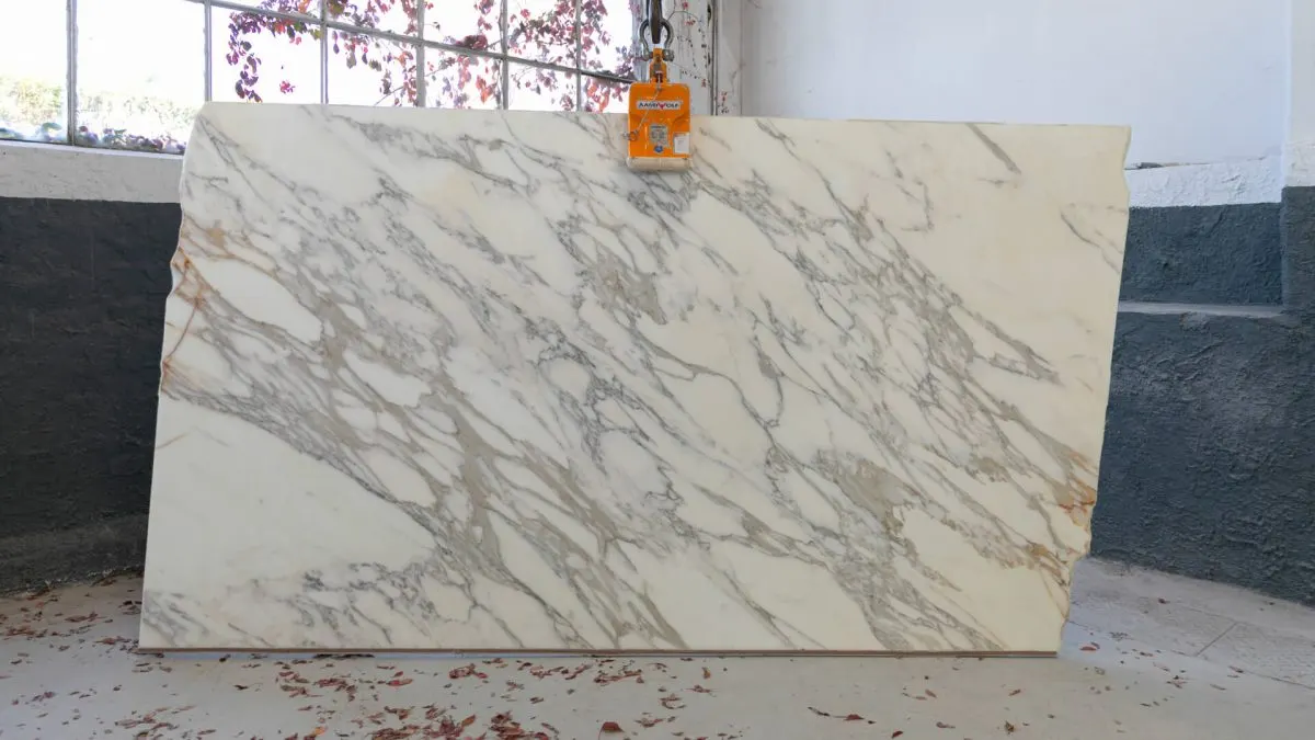 Calacatta Marmor, Plattenoberfläche – Marmi di Carrara – hellgrau, grau (56)