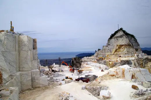 Calacatta marble quarry view – Marmi di Carrara – light grey, grey (63)