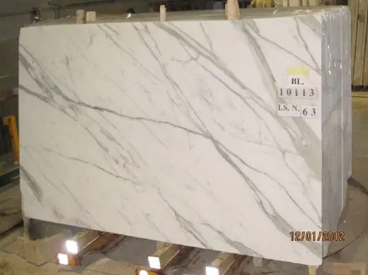 Calacatta marble slab surface – Marmi di Carrara – ivory, light grey (64)