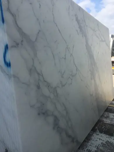 Calacatta marble surface detail – Marmi di Carrara – grey, violet (75)