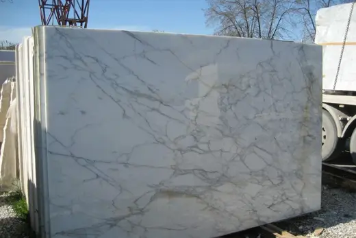 Calacatta Carrara marble slab surface – Marmi di Carrara – white, ivory (10)