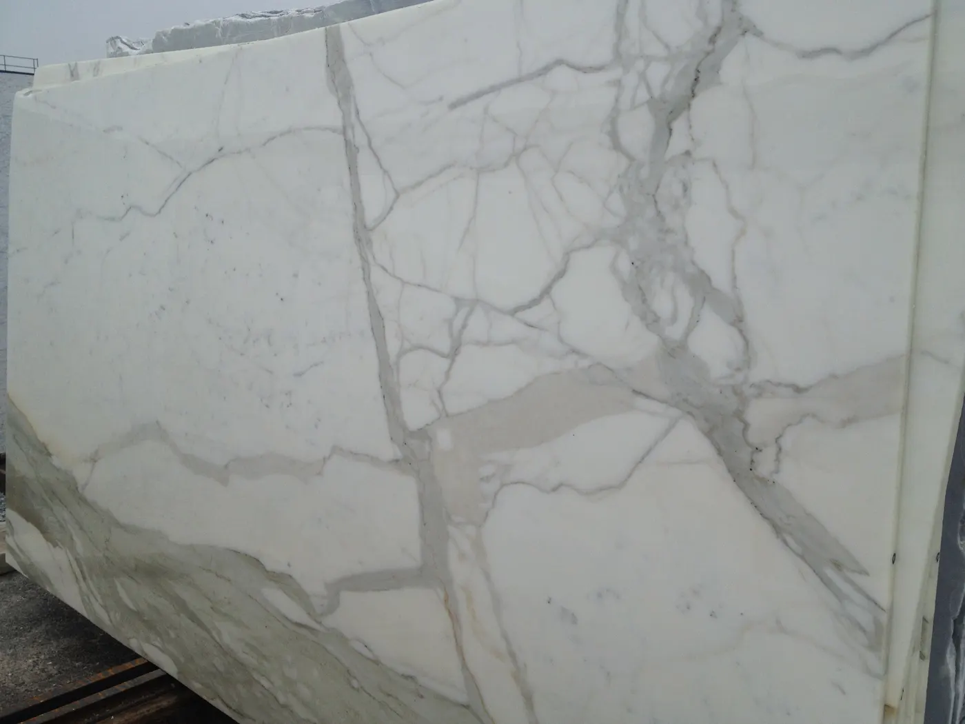 Calacatta Gold marble bathroom – Marmi di Carrara – light grey, grey (1)