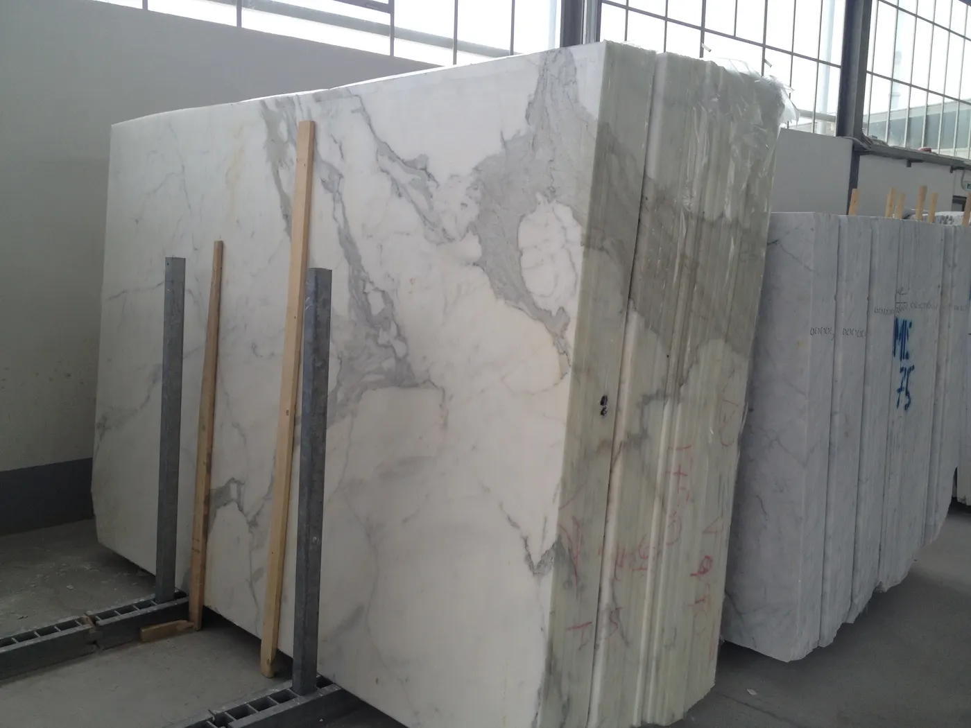 Calacatta Gold Marmor, Plattenoberfläche – Marmi di Carrara – grün, hellgrau (16)