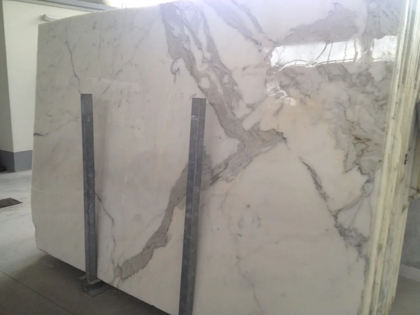Calacatta Gold marble slab surface – Marmi di Carrara – grey, beige (29)