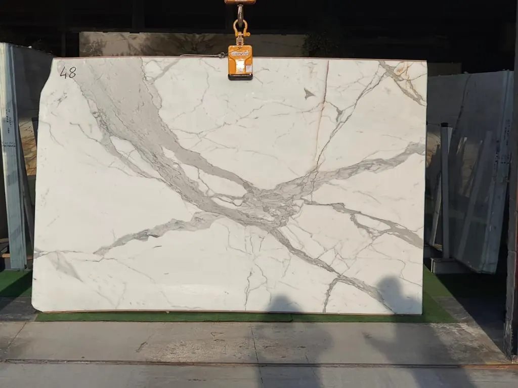 Calacatta Gold Marmor, Steinbruchblock – Marmi di Carrara – elfenbein, schwarz (38)