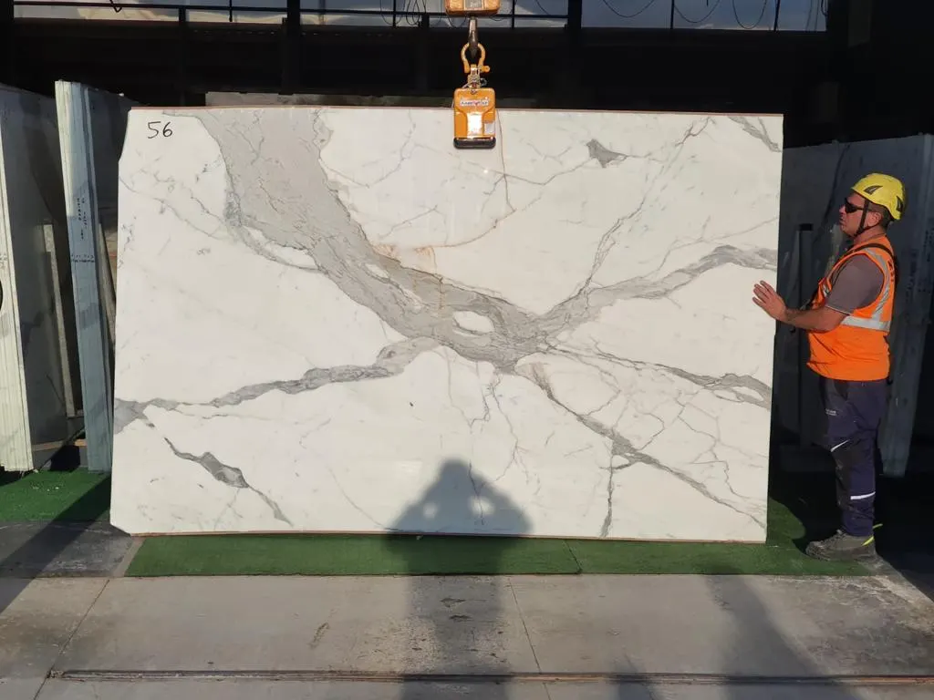 Calacatta Gold marble quarry block – Marmi di Carrara – ivory, green (39)