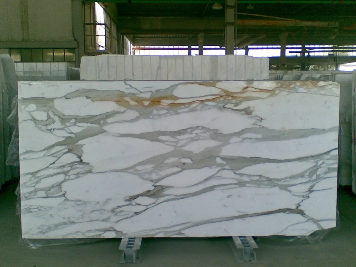 Calacatta Gold marble slab surface – Marmi di Carrara – grey, light grey (49)