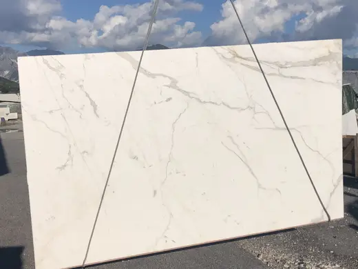 Calacatta Gold marble slab surface – Marmi di Carrara – white, violet (54)