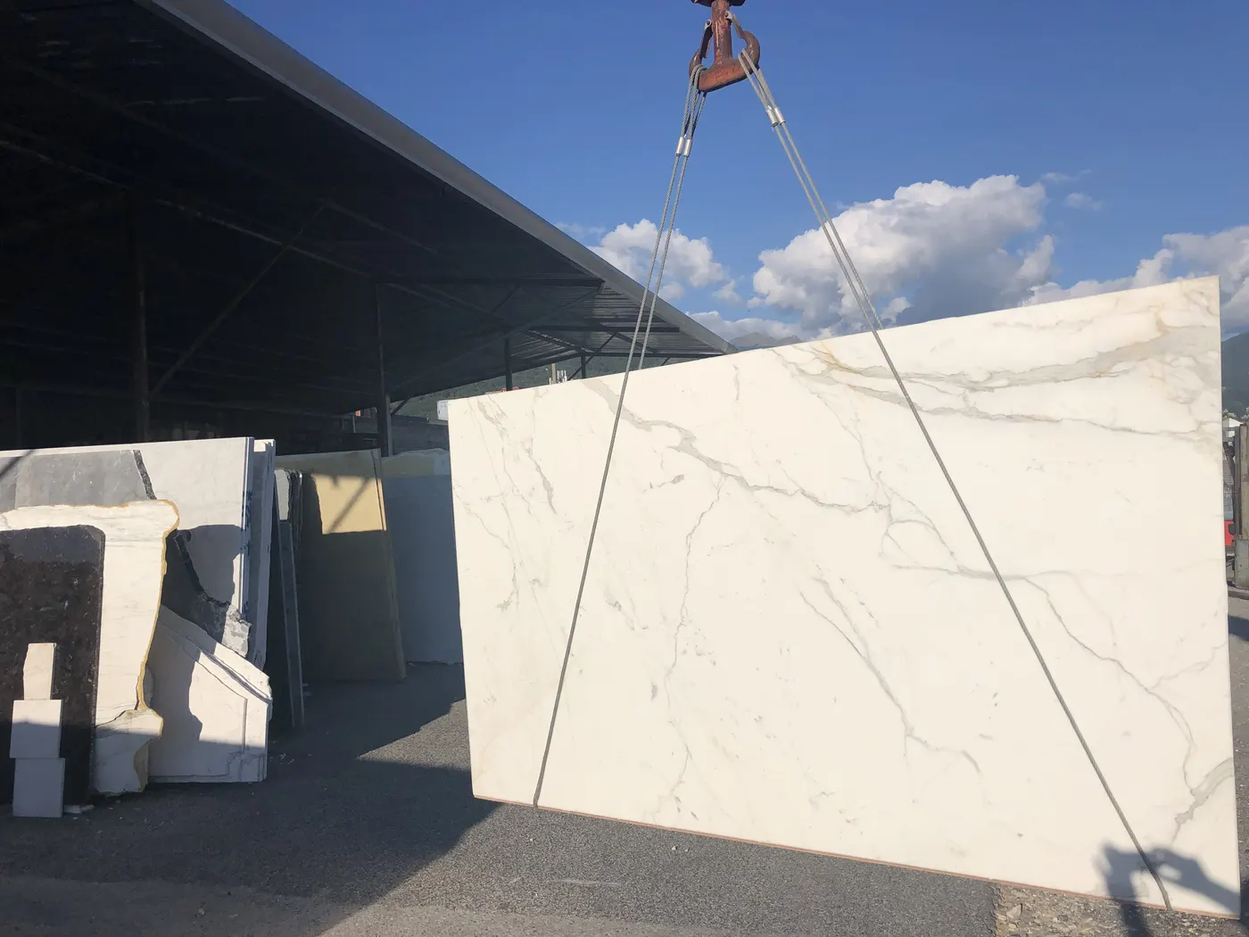 Calacatta Oro мрамор, поверхность плиты – Marmi di Carrara – белый, синий (1)