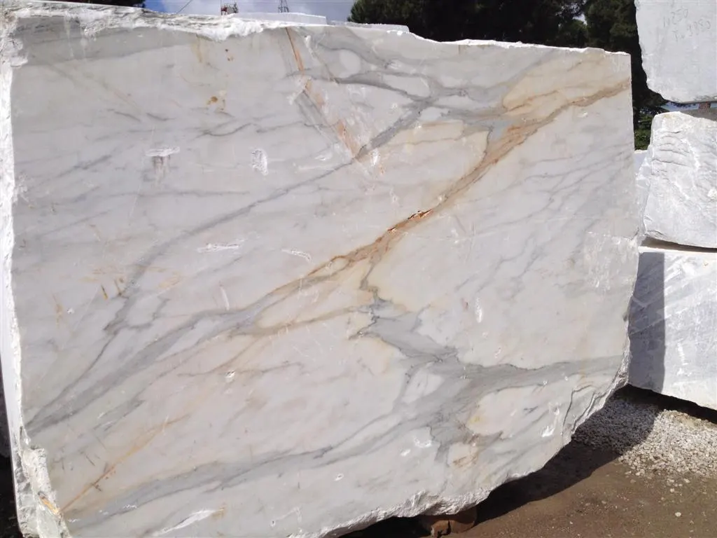 Calacatta Oro marble slab surface – Marmi di Carrara – light grey, violet (11)