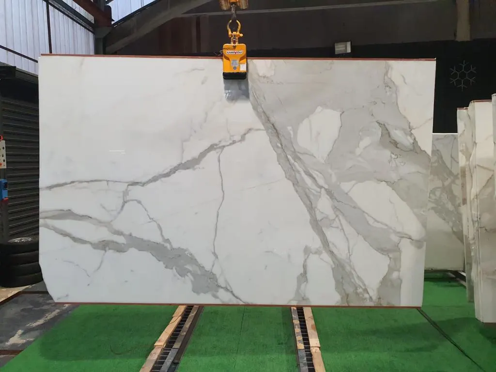 Calacatta Oro marmo, superficie di lastra – Marmi di Carrara – grigio chiaro, nero (14)