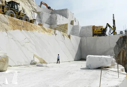 Calacatta Oro мрамор, вид карьера – Marmi di Carrara – белый, слоновая кость (21)