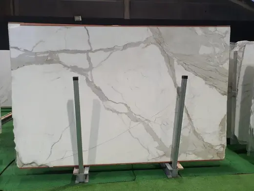 Calacatta Oro мрамор, поверхность плиты – Marmi di Carrara – светло-серый, чёрный (36)