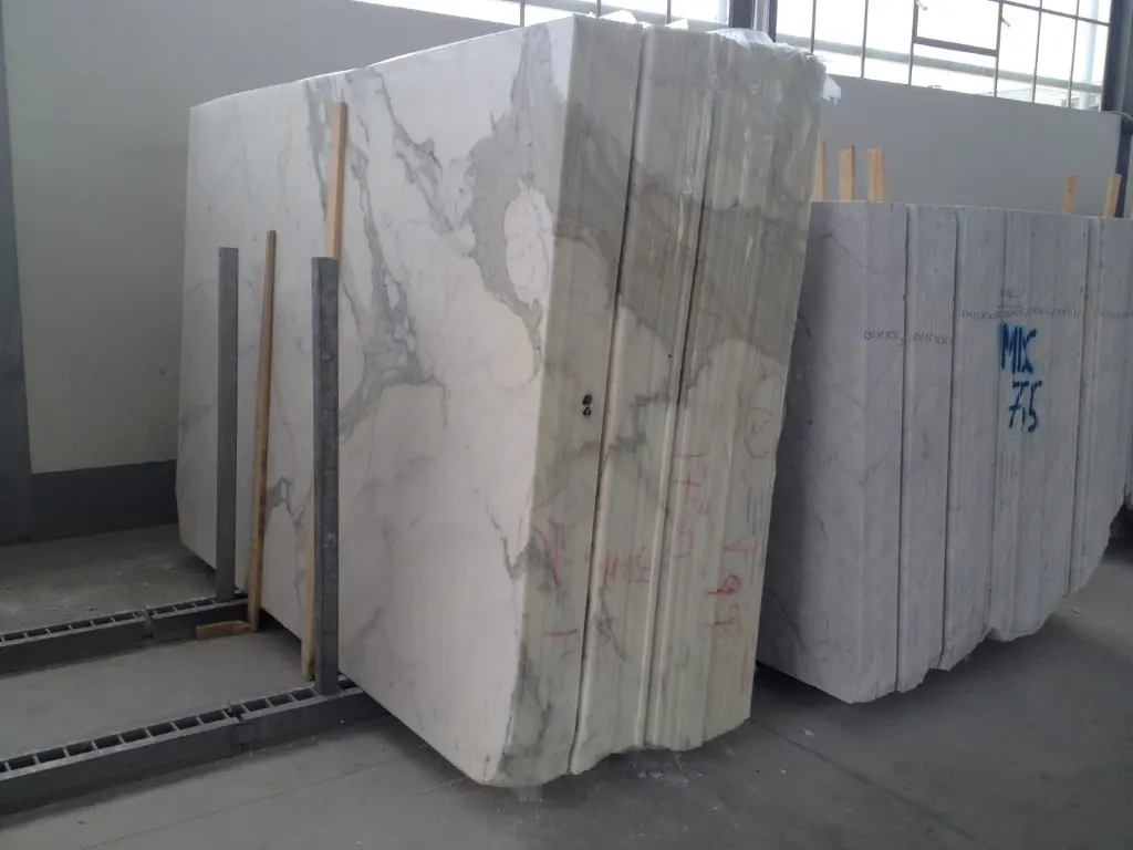 Calacatta Oro marbre, surface de dalle – Marmi di Carrara – gris, vert (37)