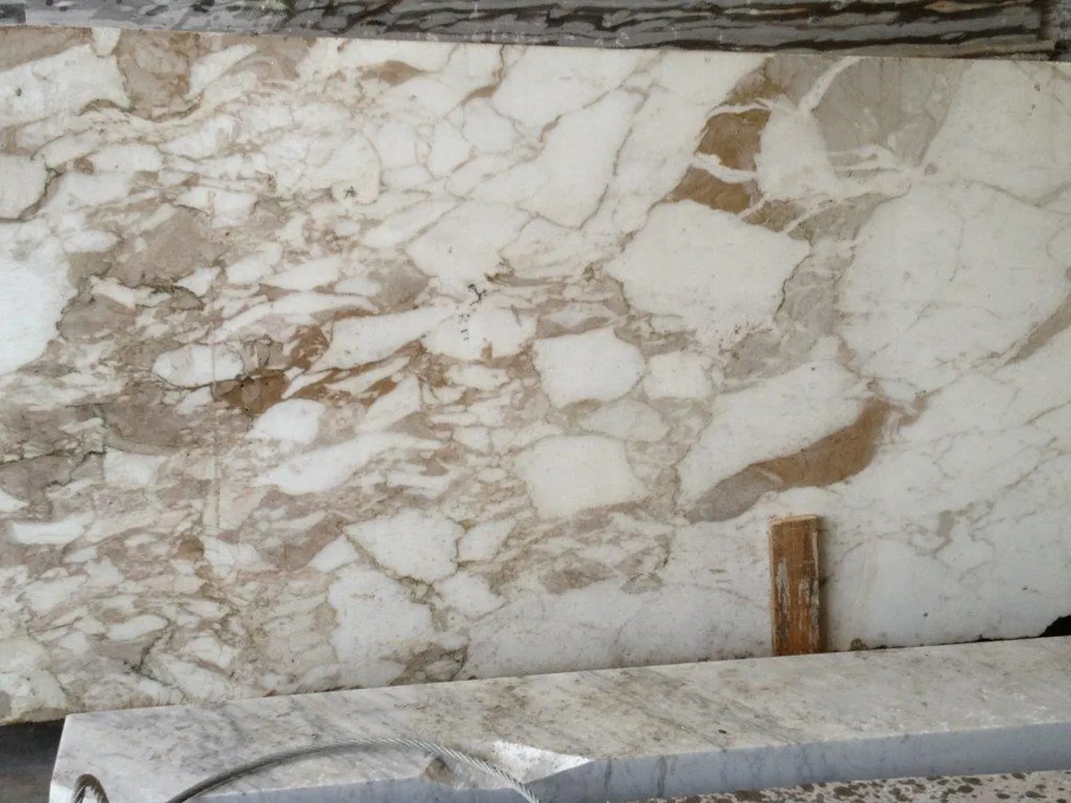 Calacatta Oro мрамор, поверхность плиты – Marmi di Carrara – светло-серый, серый (41)
