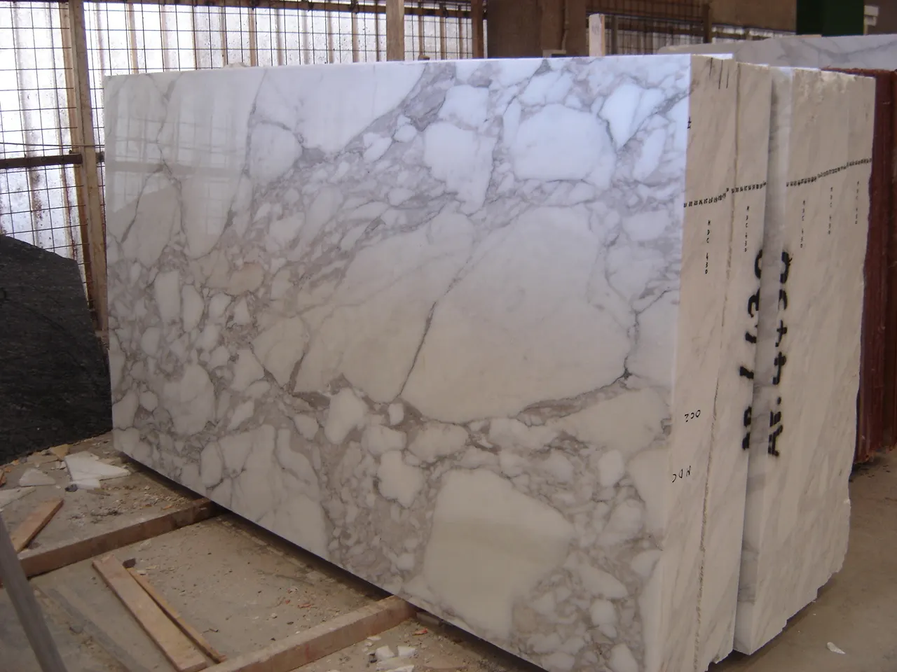 Calacatta Vagli Marmor, Plattenoberfläche – Marmi di Carrara – grau, hellgrau (2)