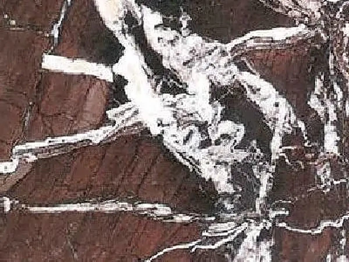 Chocolate Kalkstein, polierte Probe – Marmi di Carrara – braun, hellgrau (1)