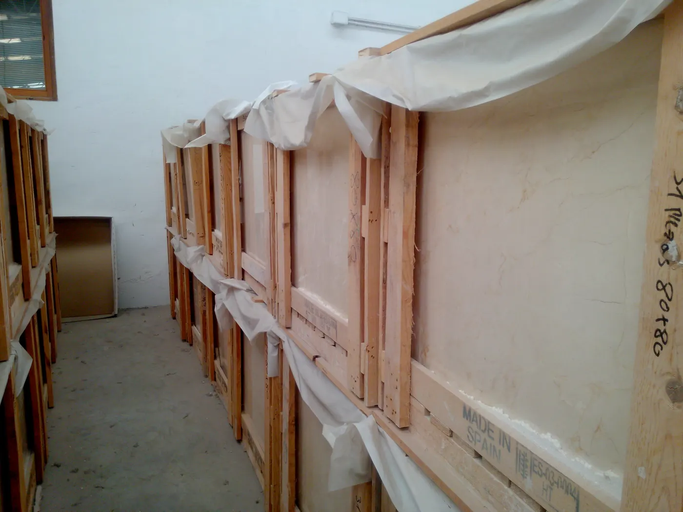 Crema calcaire, surface de dalle – Marmi di Carrara – gris, gris clair (1)