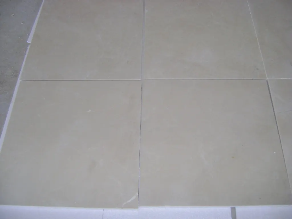 Crema caliza, superficie de losa – Marmi di Carrara – gris, gris claro (31)
