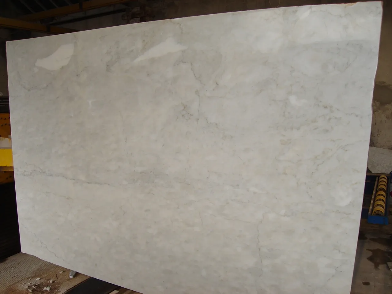 Cremo Delicato мрамор, карьерный блок – Marmi di Carrara – бежевый, серый (17)