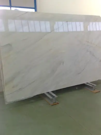 Cremo Delicato mármol, detalle de superficie – Marmi di Carrara – gris, verde (2)