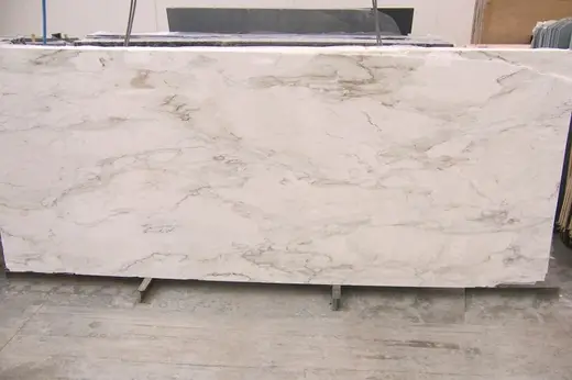 Cremo Delicato mármol, superficie de losa – Marmi di Carrara – gris claro, marfil (25)