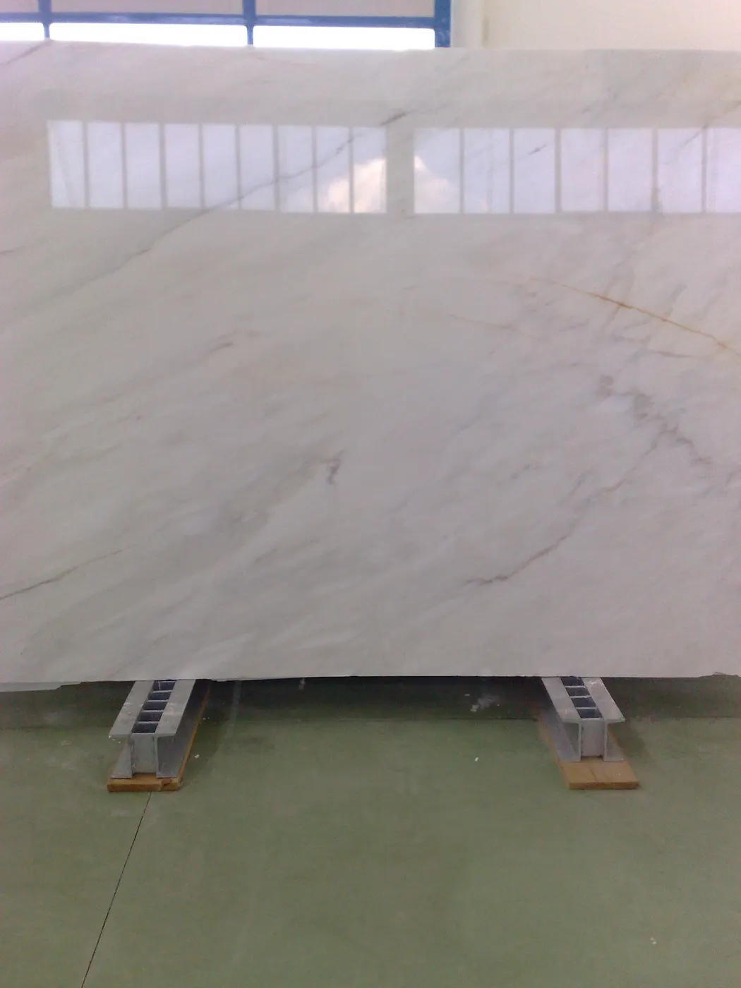 Cremo Delicato marble surface detail – Marmi di Carrara – beige, green (3)