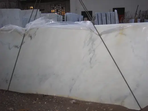 Cremo Delicato mármol, superficie de losa – Marmi di Carrara – gris claro, violeta (4)